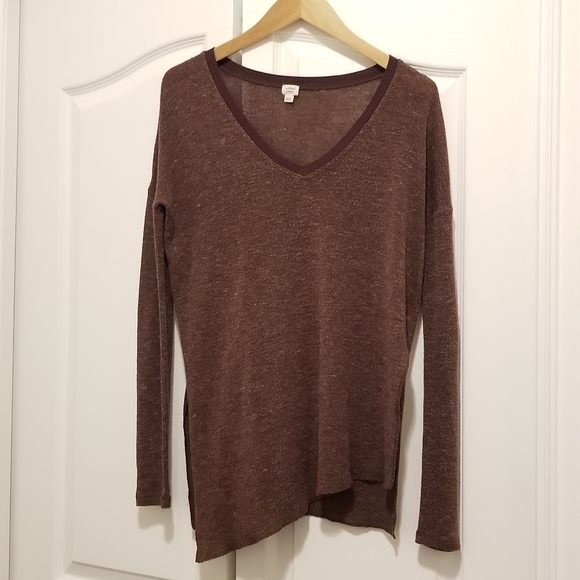 ❗❗3/$20 Aritizia Wilfred Sherbrooke Maroon Vneck Long sleeve - Picture 4 of 5